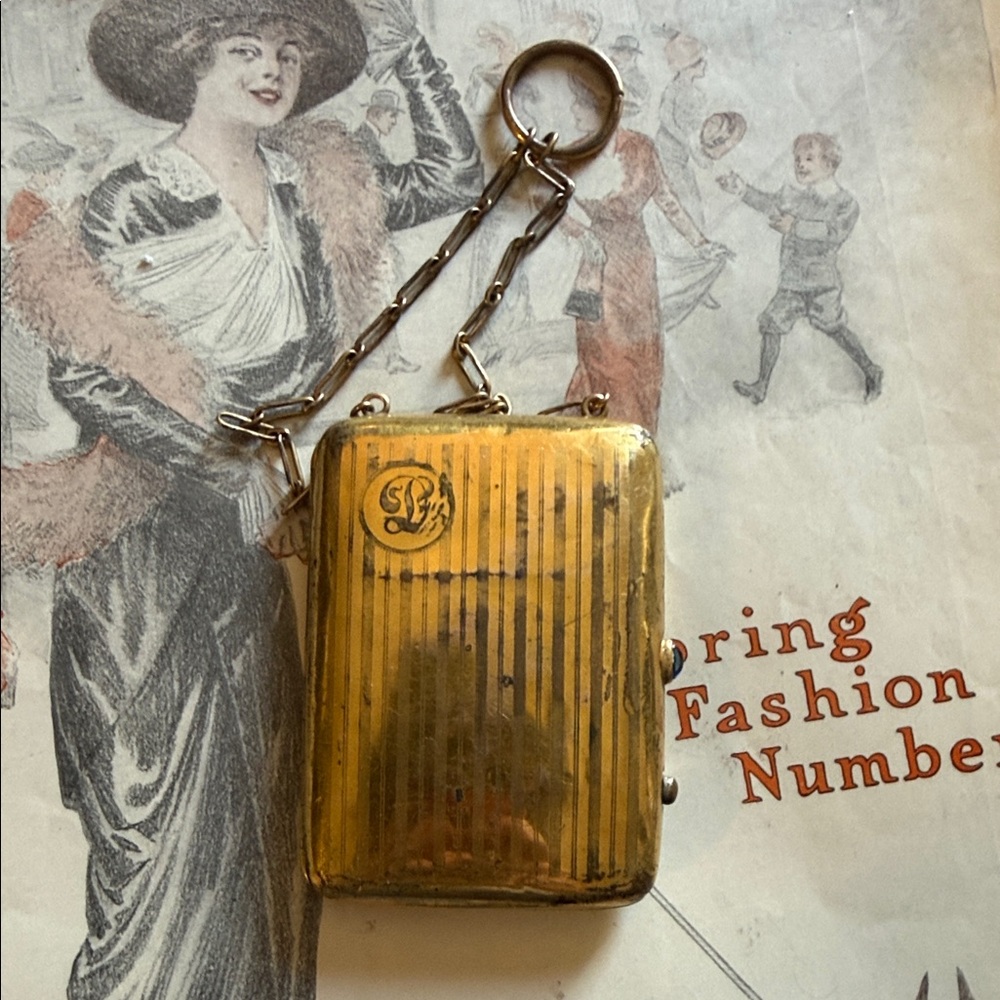 Antique Gold plated engraved women’s compact finger purse Edwardian Nouveau